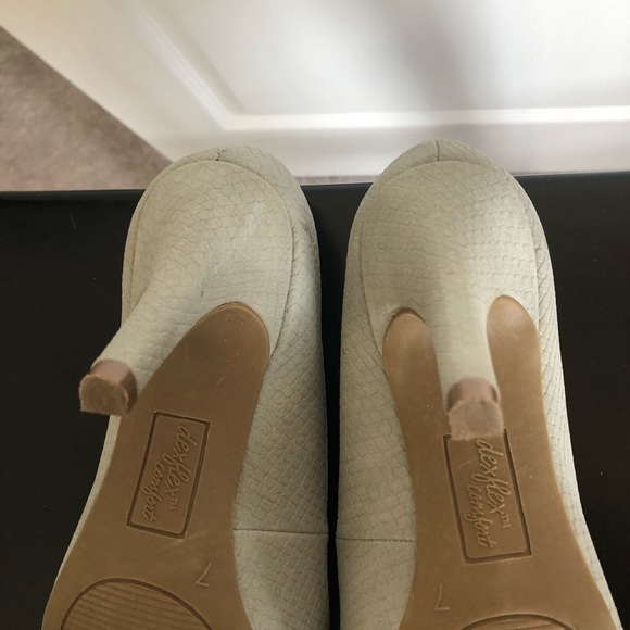 Women’s Open Toed Heels - Picture 6 of 6